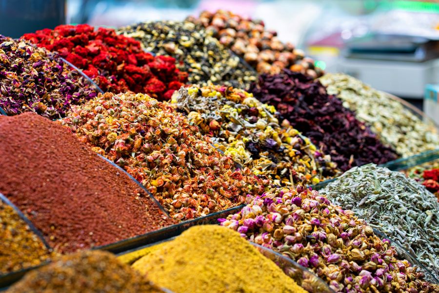 Sắc màu rực rỡ tại chợ gia vị Spice Souk Dubai