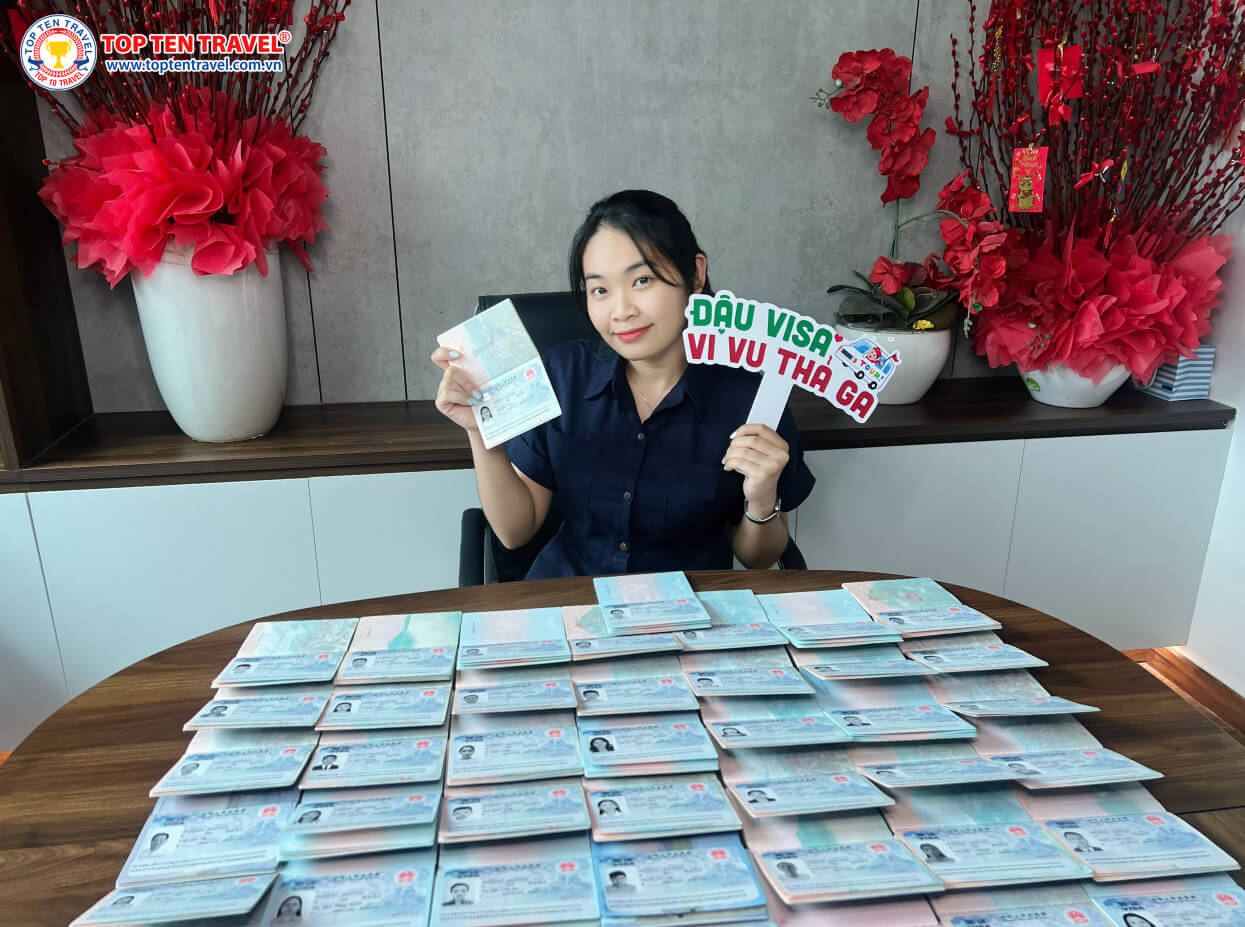 Visa Top Ten cung cấp dịch vụ visa Trung Quốc uy tín, hỗ trợ rà soát hồ sơ kỹ lưỡng giúp tăng tỷ lệ đậu