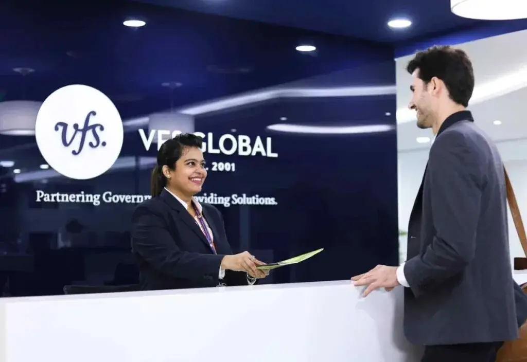 Đương đơn cần nộp hồ sơ và thực hiện sinh trắc học tại trung tâm VFS